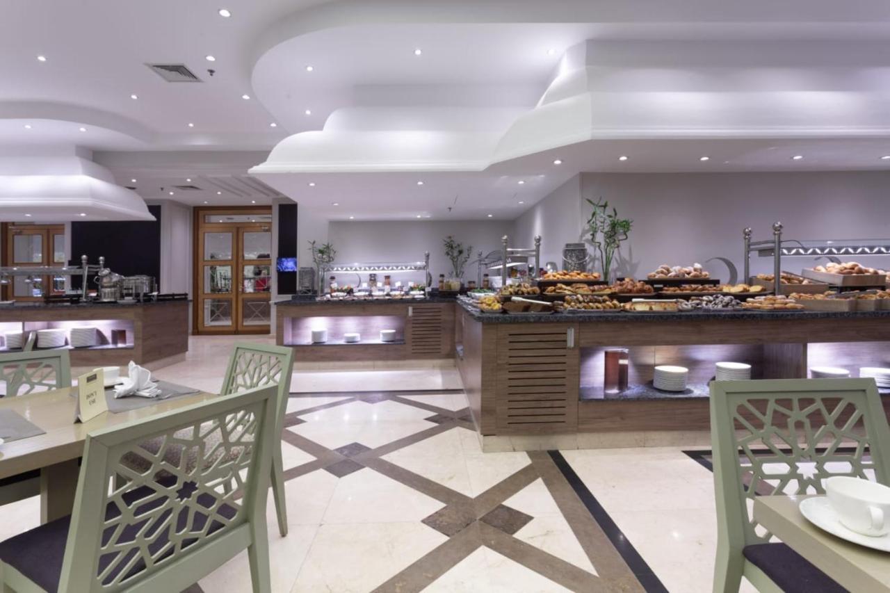 Concorde El Salam Cairo Hotel & Casino Eksteriør billede The buffet at the hotel